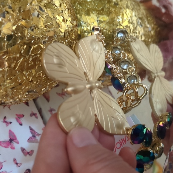 Betsey Johnson Buggin Out Butterfly Collar Necklace Multi NWT - Picture 3 of 6